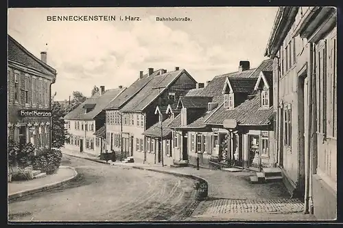 AK Benneckenstein i. Harz, Bahnhofstrasse mit Hotel Herzog und Häuserfassaden