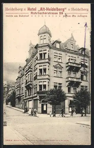 AK Heidelberg, Hotel Alt-Heidelberg, Radfahrer und Passanten