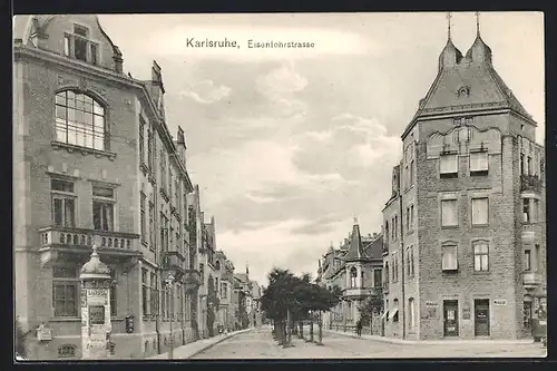 AK Karlsruhe, Eisenlohrstrasse mit Baumallee und Litfasssäule
