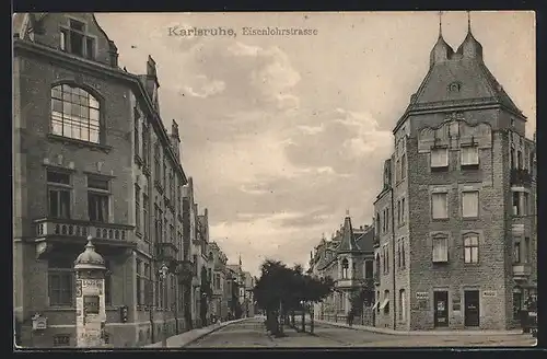 AK Karlsruhe, Eisenlohrstrasse mit Baumallee und Litfasssäule