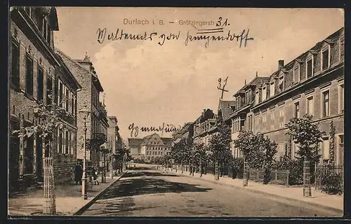 AK Durlach i. B., Grötzingerstrasse mit Passanten