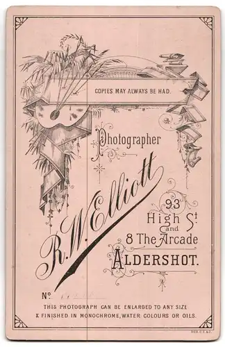 Fotografie R. W. Elliott, Aldershot, 93, Hith St. and 8 the Arcade, Älterer Herr im Anzug mit Vollbart