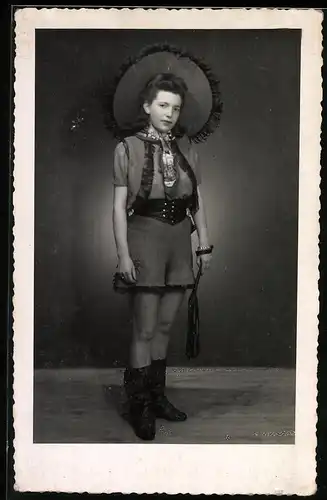 Fotografie Fasching-Karneval, Mädchen im Cowgirl Kostüm