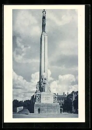 AK Riga, Freiheitsdenkmal im Sonnenschein