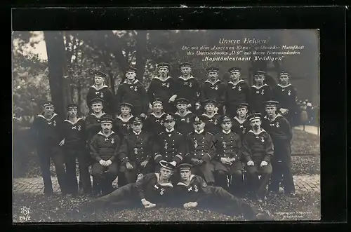 AK Gruppenaufnahme der Mannschaft des U-Bootes U9 unter dem Kapitänleutnanten Otto Weddigen