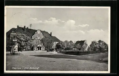 AK Haynau i. Schl., Bahnhof mit Vorplatz