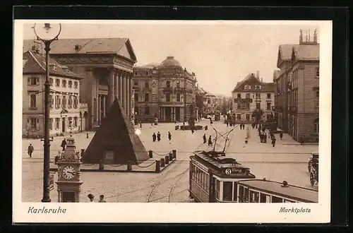 AK Karlsruhe, Marktplatz mit Strassenbahn