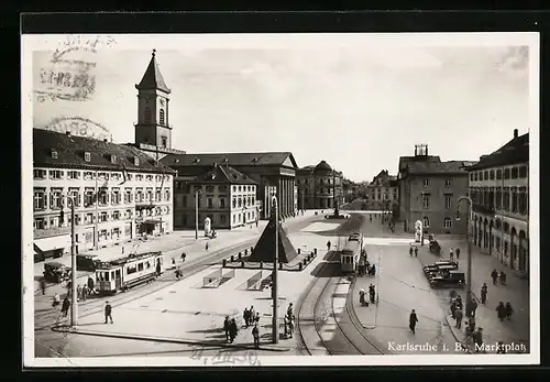 AK Karlsruhe, Strassenbahn auf dem Marktplatz