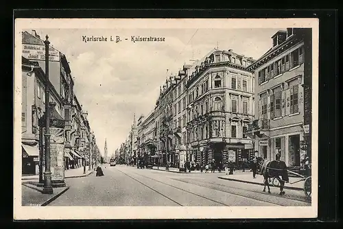AK Karlsruhe i. B., Kaiserstrasse mit Geschäften und Strassenbahn