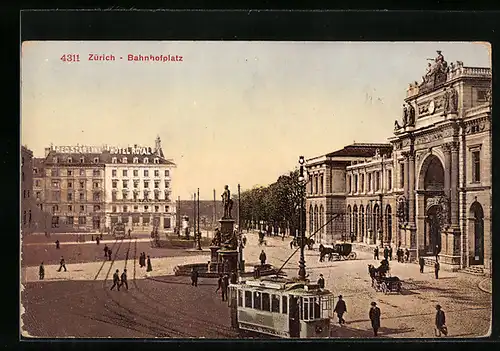 AK Zürich, Bahnhofplatz mit Hotel Royal, Brunnen und Strassenbahn