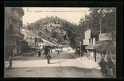 AK Lourdes, Vue du Calvaire et Avenue de la Grotte, Strassenbahn