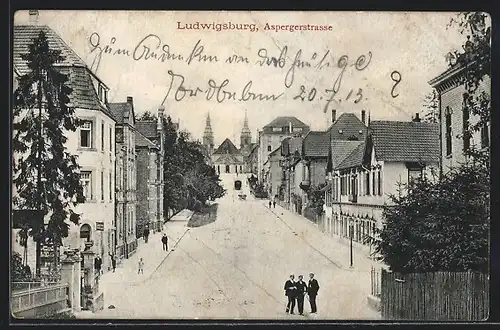 AK Ludwigsburg, Asperger Strasse mit Passanten und Blick zur Kirche