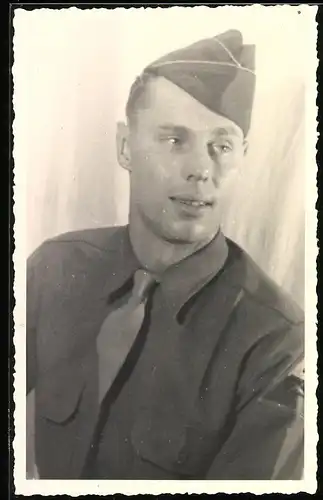 Fotografie Portrait Soldat der US-Army in Uniform mit Schiffchen