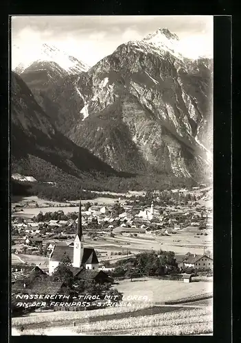 AK Nassereith i. Tirol, Ortsansicht mit Lorea, An der Fernpass-Strasse