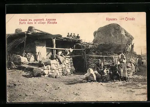 AK Aloupka, Hutte dans le village