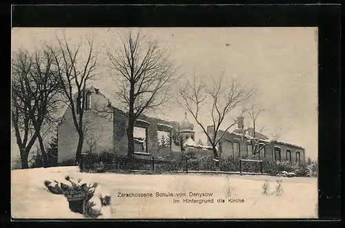AK Denysow, Zerschossene Schule, Im Hintergrund die Kirche