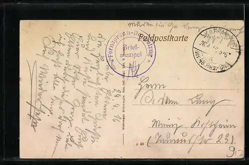 AK Denysow, Zerschossene Schule, Im Hintergrund die Kirche