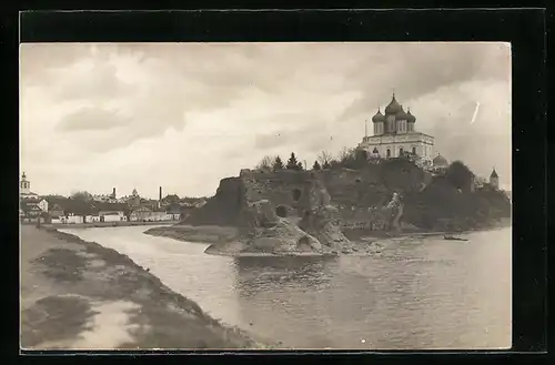 AK Pleskau, Uferpartie, Kirche