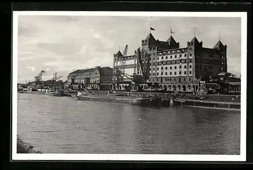 AK Karlsruhe i. B., Rheinhafen mit Gebäuden und Kränen