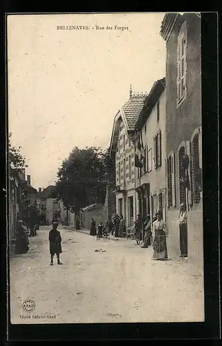 AK Bellenaves, Rue des Forges, Strassenpartie