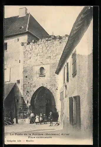 AK Hérisson, La Porte de la Rivière, Face extérieure