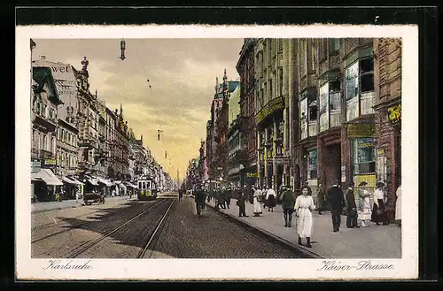 AK Karlsruhe, Blick in die Kaiserstrasse, Strassenbahn und Anwohner