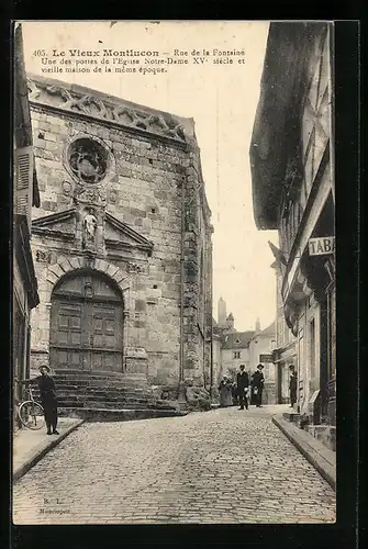 AK Le Vieux Montlucon, Rue de la Fontaine, Une des portes de l`Eglise Notre-Dame