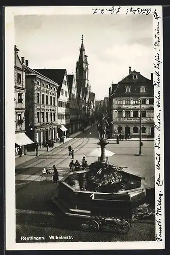 AK Reutlingen, Blick über den Brunnen in die Wilhelmstrasse