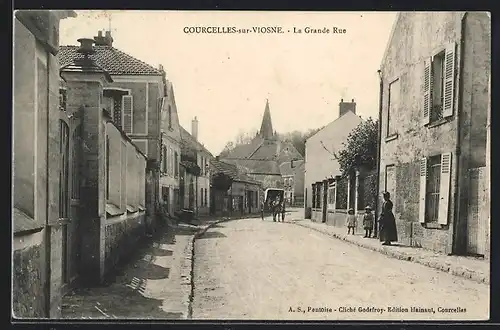 AK Courcelles-sur-Viosne, La Grande Rue