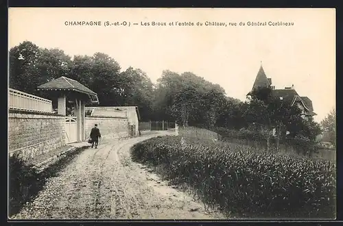 AK Champagne, Les Broux et l`entraée du Chateau, rue du General Corbineau