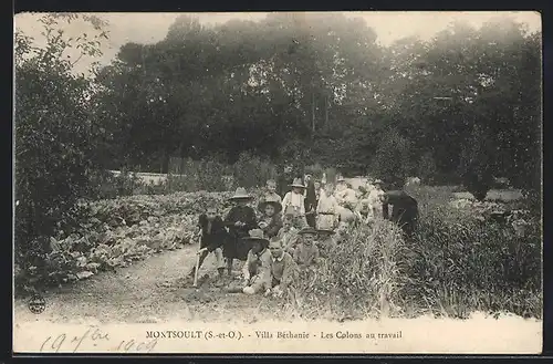 AK Montsoult, Villa Béthanie, Les Colons au travail