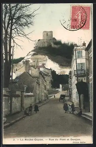 AK La Roche-Gyon, Rue du Pont et Dinjon