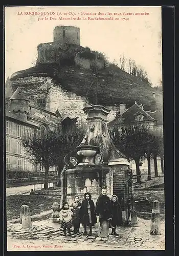 AK La Roche-Guyon, Fontaine dont les eaux furent amenées par le Duc Alexandre de la Rochefoucauld