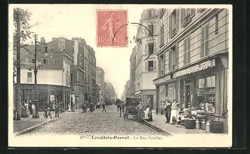 AK Levallois-Perret, La Rue Fazillau, Strassenpartie mit Geschäften