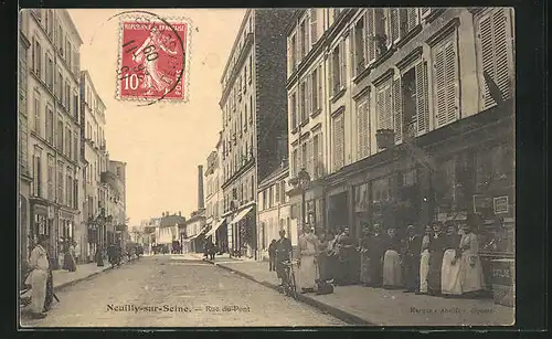 AK Neuilly-sur-Seine, Rue du Pont, Strassenpartie mit Geschäften