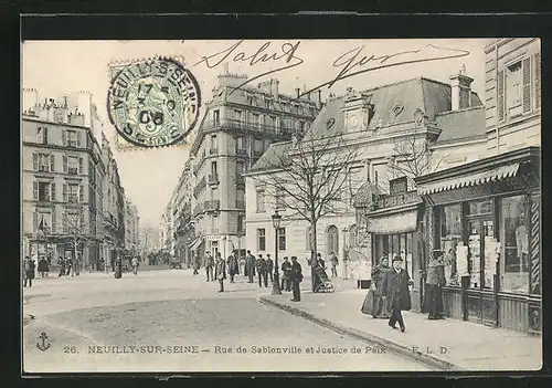 AK Neuilly-sur-Seine, Rue de Sablonville et Justice de Paix, Strassenpartie mit Passanten