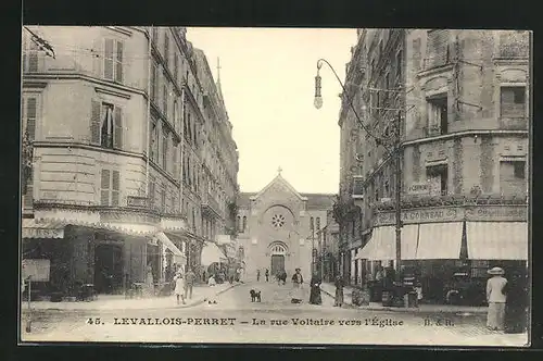 AK Levallois-Perret, la rue Voltaire vers l'Eglise
