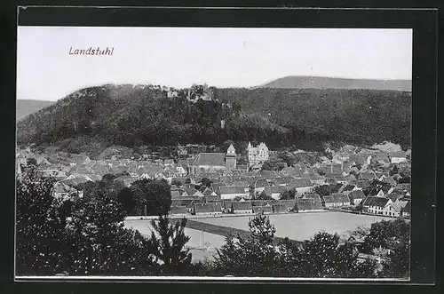 AK Landstuhl / Pfalz, Panoramablick auf Ort und Burg