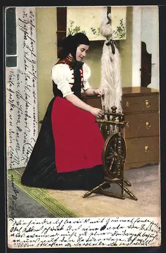 AK Maid in Tracht am Spinnrad