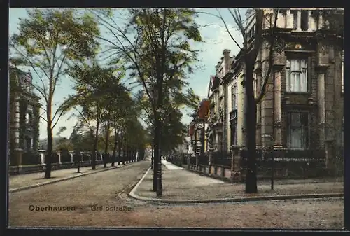 AK Oberhausen, Grillostrasse mit Gebäudezeile