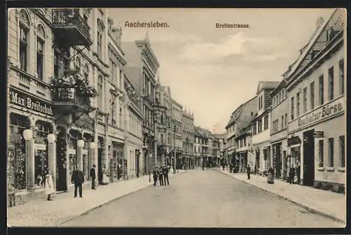 AK Aschersleben, Breitestrasse mit Gasthof zur Börse und Passanten