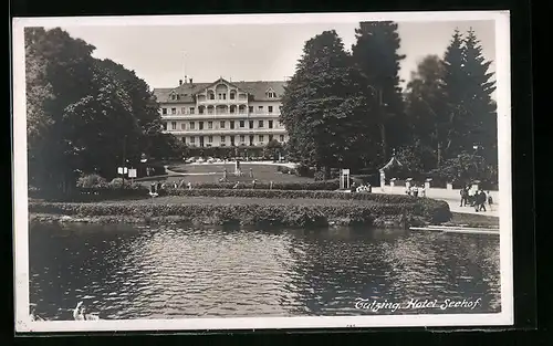 Foto-AK Tutzing, Blick über den See auf Hotel Seehof