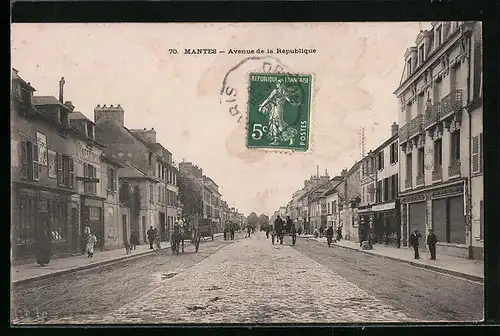 AK Mantes, Avenue de la République