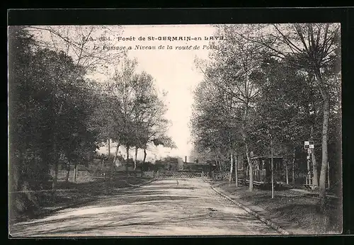 AK Saint-Germain-en-Laye, le Foret, Passage a Niveau de la route de Poissy