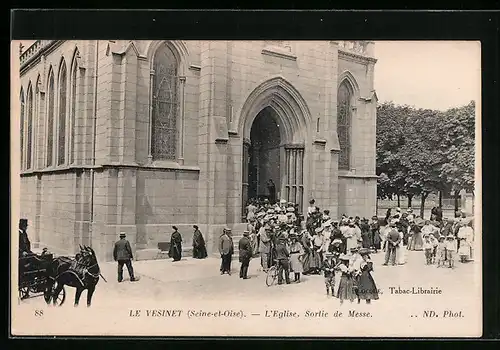 AK Le Vésinet, l`Eglise, Sortie de Messe