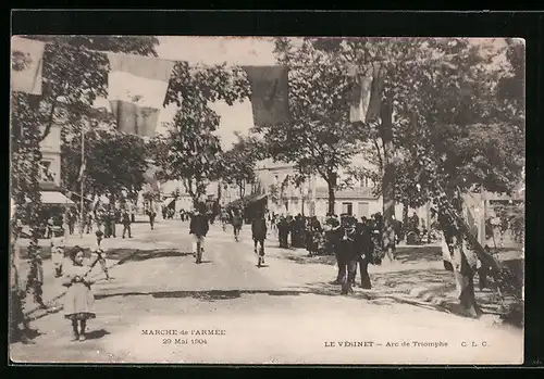 AK Le Vésinet, Arc de Triomphe, Marche de l`Armée 1904
