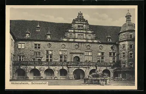 AK Weikersheim, Schlosshof mit Brunnen