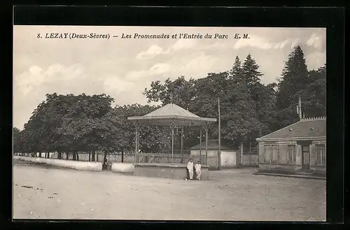 AK Lezay, Les Promenades et l`Entrée du Parc