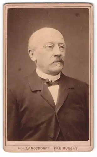 Fotografie H. v. Langsdorff, Freiburg, Portrait älterer Herr mit Schnauzbart