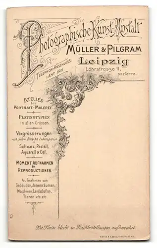 Fotografie Müller & Pilgram, Leipzig, Portrait Herr mit Zwicker im Anzug